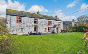 Photo of in Troutbeck Bridge (SZ548)