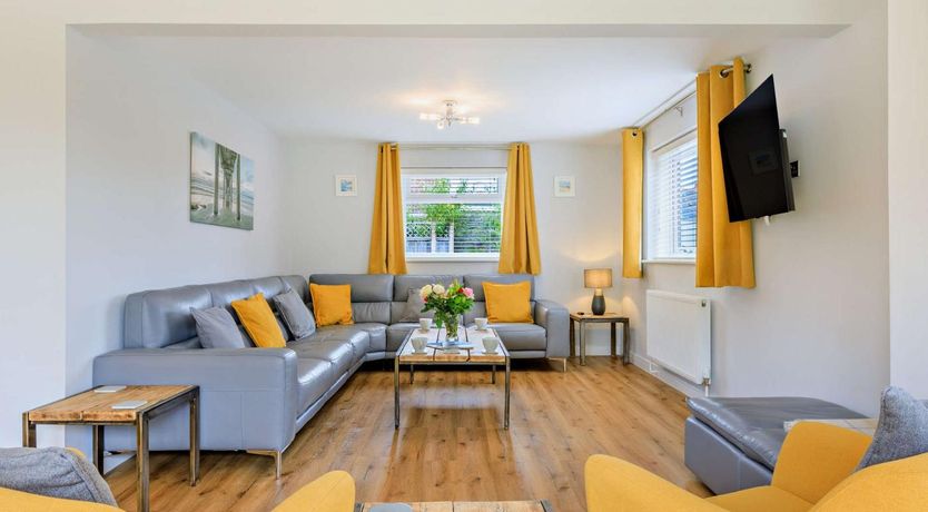 Photo of 5 Bed in Bridport