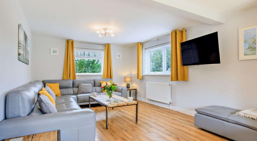 Photo of 5 Bed in Bridport