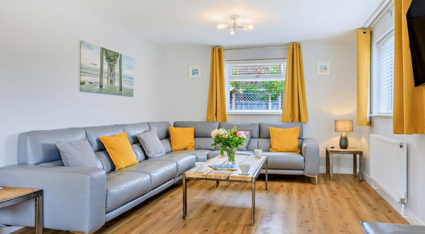 Photo of 5 Bed in Bridport