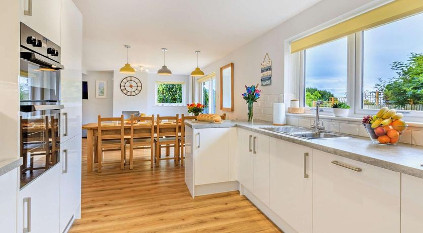 Photo of 5 Bed in Bridport