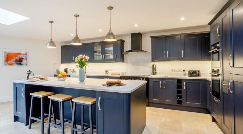 Photo of 6 Bed in Milborne St. Andrew