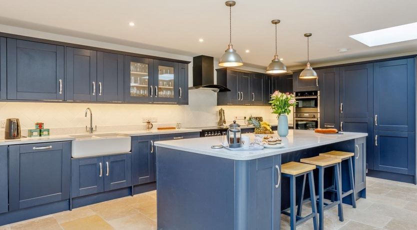 Photo of 6 Bed in Milborne St. Andrew