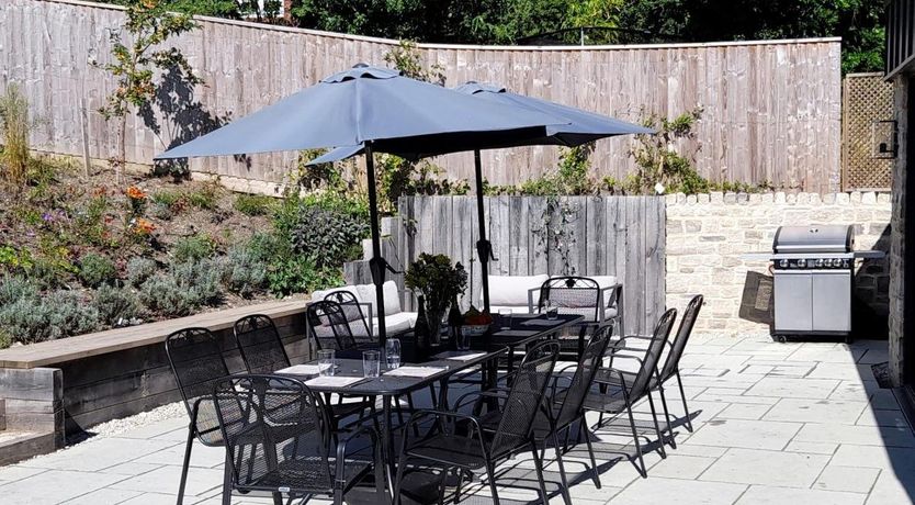 Photo of 6 Bed in Milborne St. Andrew