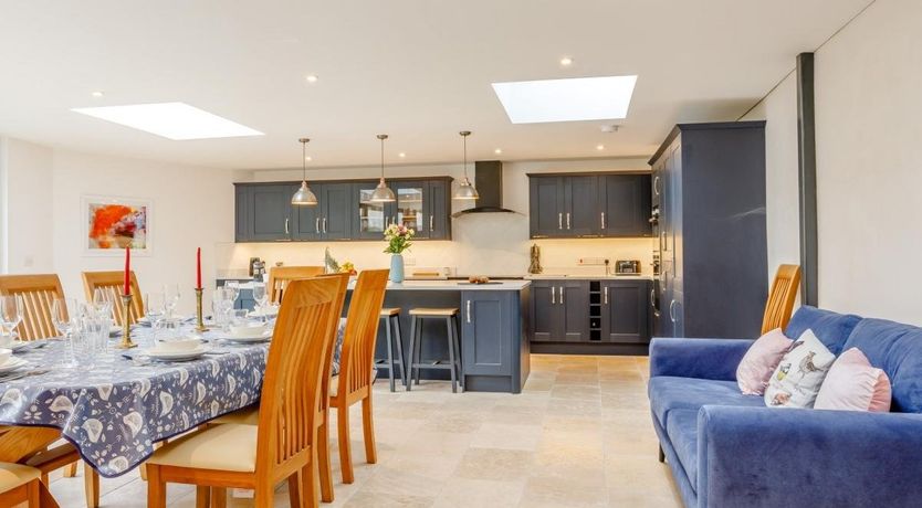 Photo of 6 Bed in Milborne St. Andrew