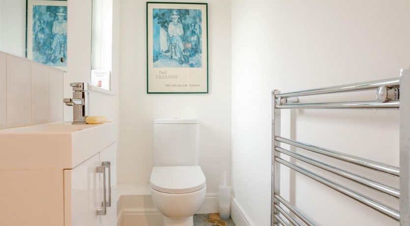 Photo of 6 Bed in Milborne St. Andrew