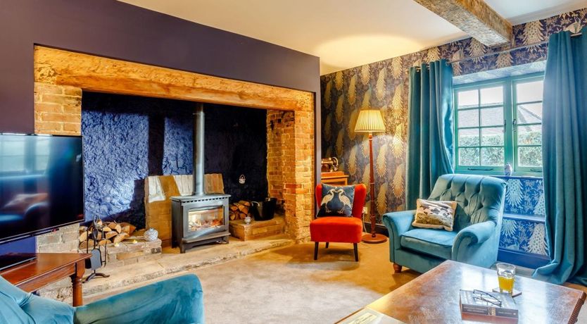 Photo of 6 Bed in Milborne St. Andrew