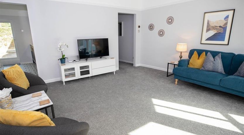 Photo of 2 Bed in Tenby