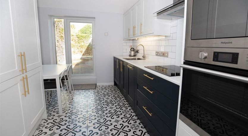 Photo of 2 Bed in Tenby