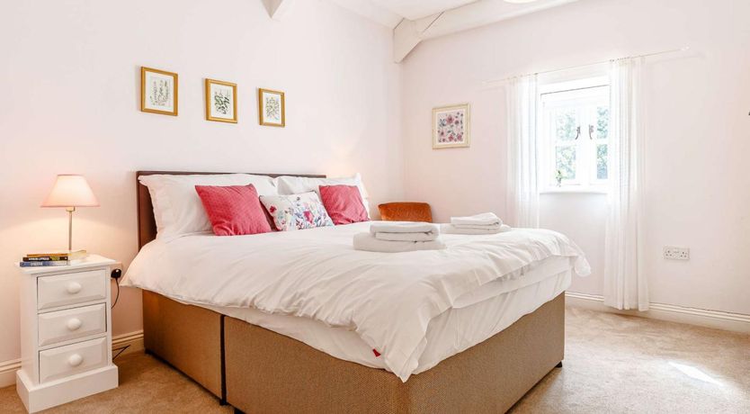 Photo of 2 Bed in St. Austell