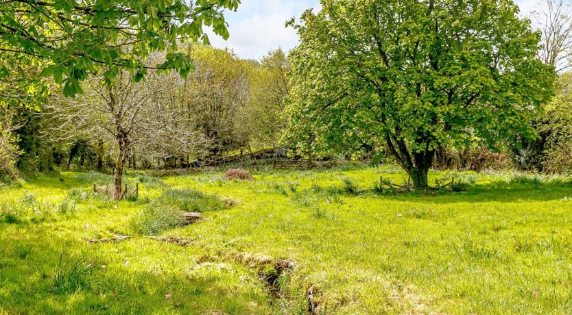 Photo of 2 Bed in Coombe