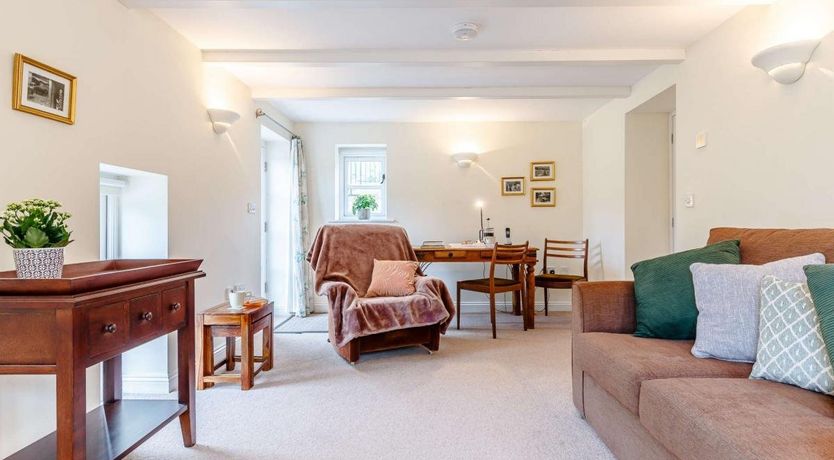 Photo of 2 Bed in Coombe