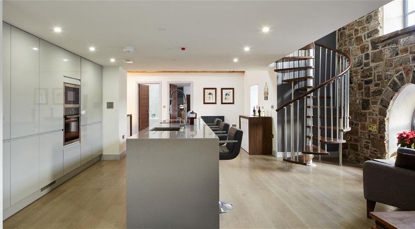 Photo of 2 Bed in Tenby