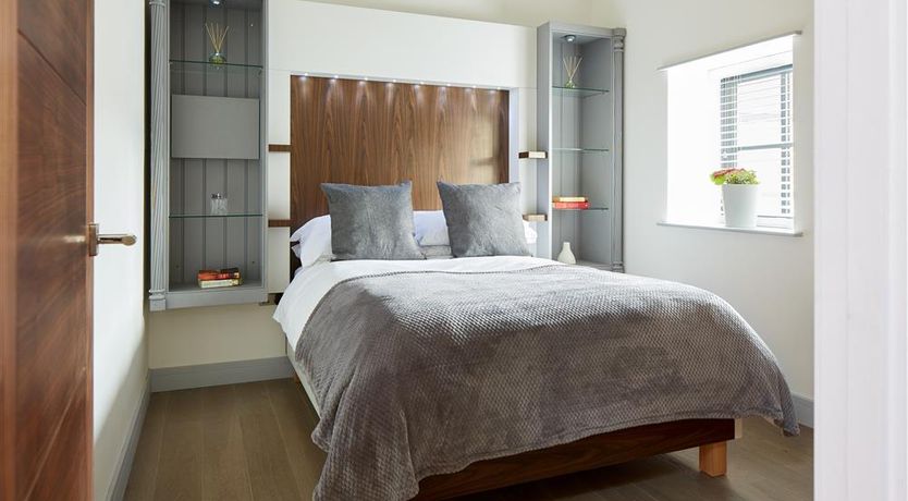 Photo of 2 Bed in Tenby