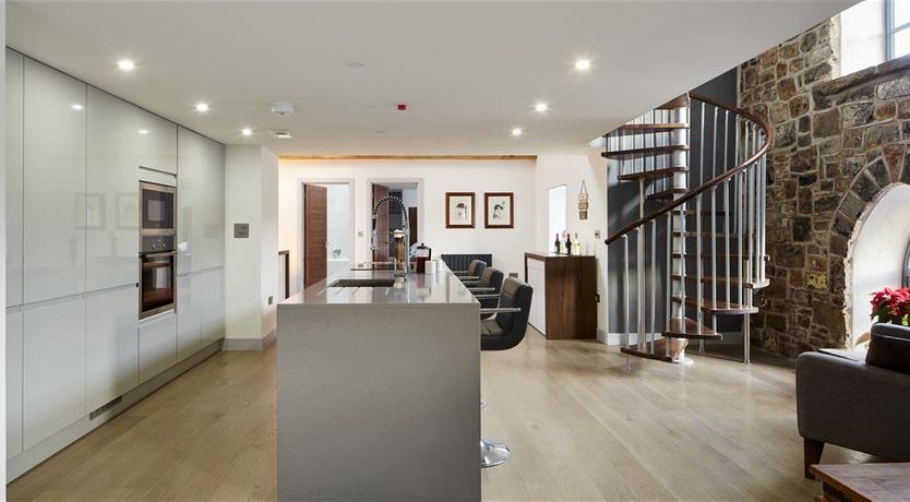 Photo of 2 Bed in Tenby