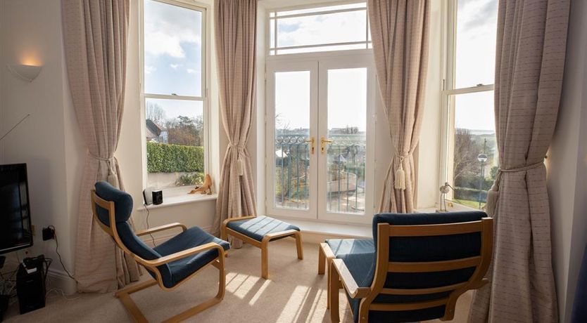 Photo of 3 Bed in Tenby