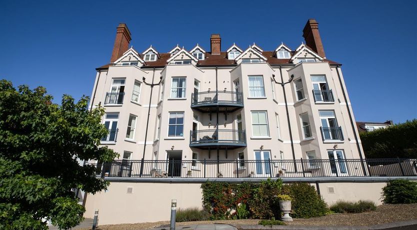 Photo of 3 Bed in Tenby