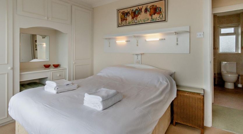 Photo of 2 Bed in Tenby