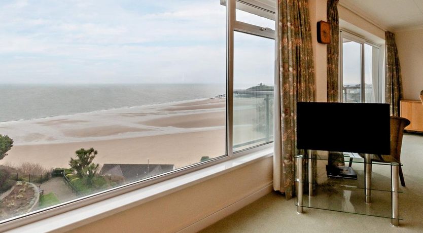 Photo of 2 Bed in Tenby