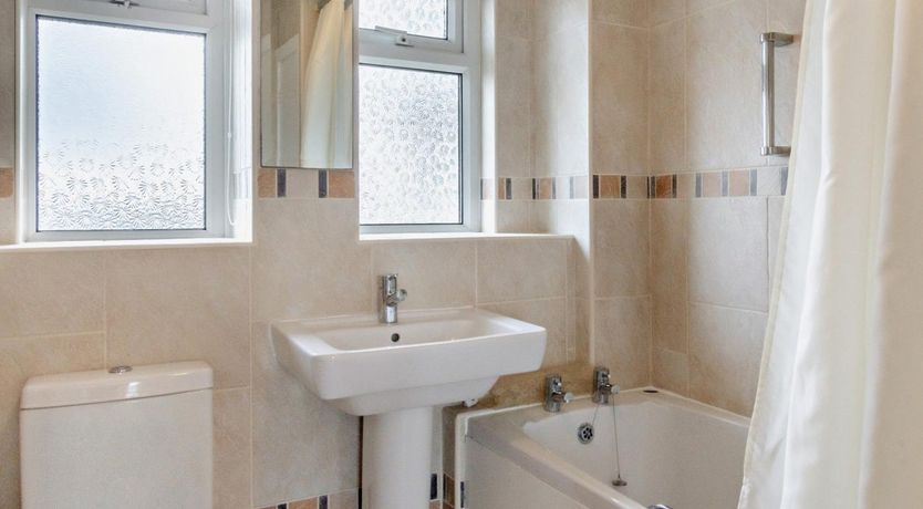 Photo of 2 Bed in Tenby