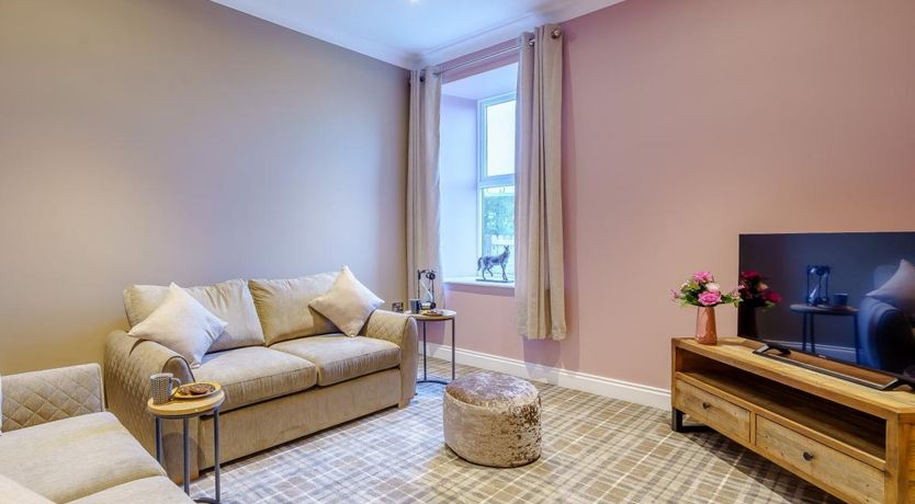 Photo of 4 Bed in Shawhead