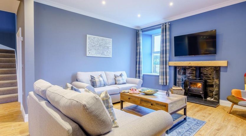 Photo of 4 Bed in Shawhead