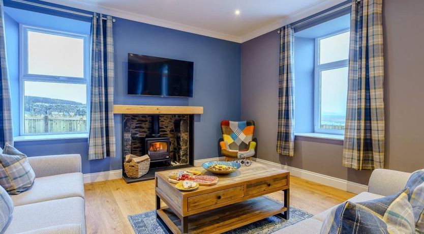 Photo of 4 Bed in Shawhead