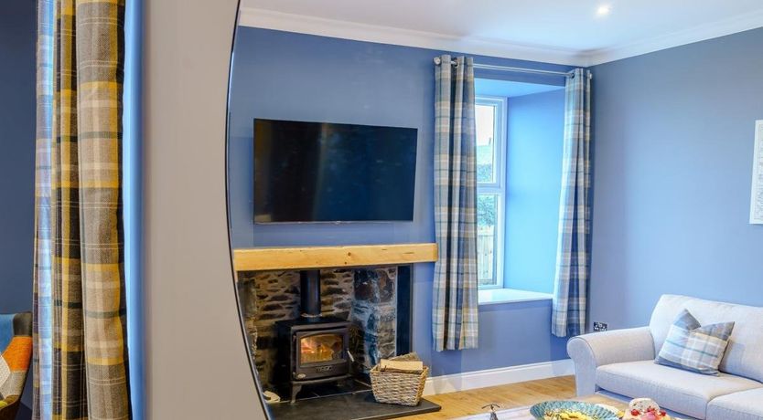 Photo of 4 Bed in Shawhead