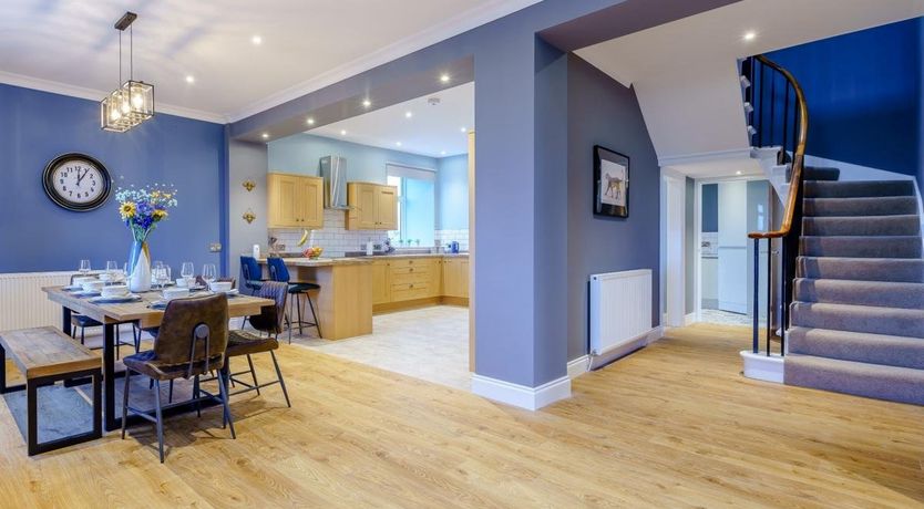 Photo of 4 Bed in Shawhead