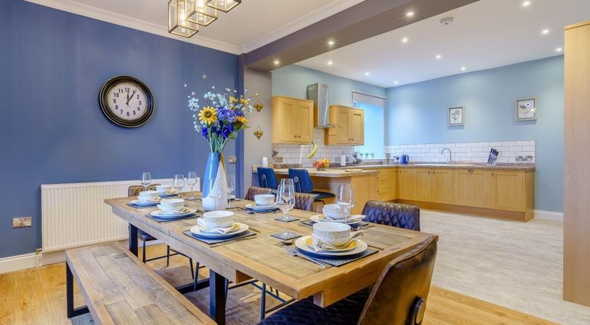 Photo of 4 Bed in Shawhead