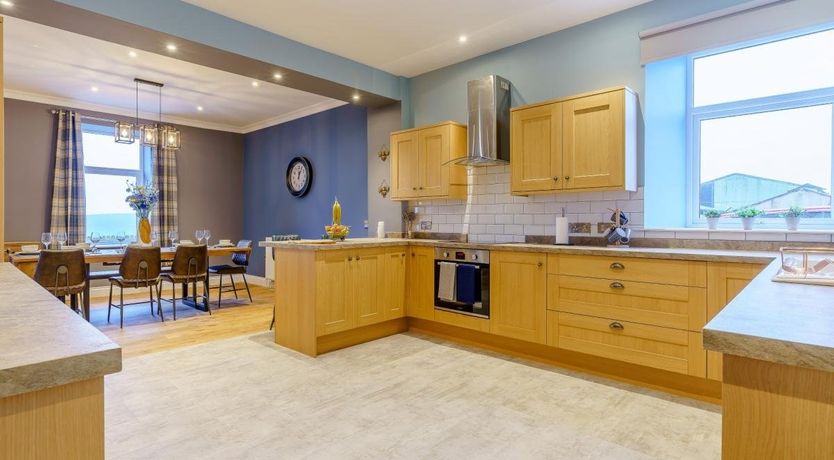 Photo of 4 Bed in Shawhead