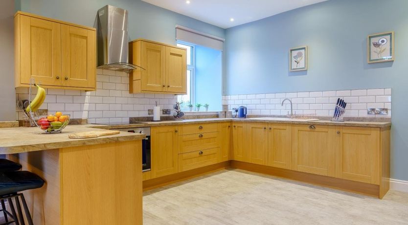 Photo of 4 Bed in Shawhead