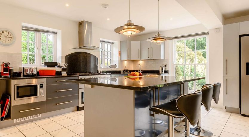 Photo of 5 Bed in Litton Cheney