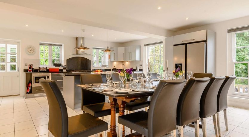 Photo of 5 Bed in Litton Cheney