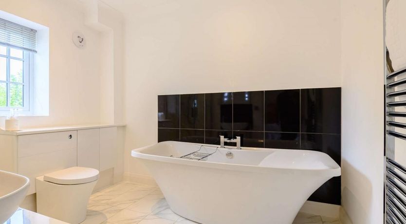 Photo of 5 Bed in Litton Cheney