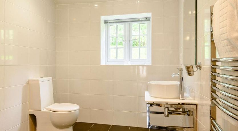 Photo of 5 Bed in Litton Cheney