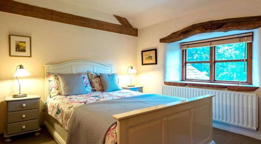 Photo of 2 Bed in Kirkland