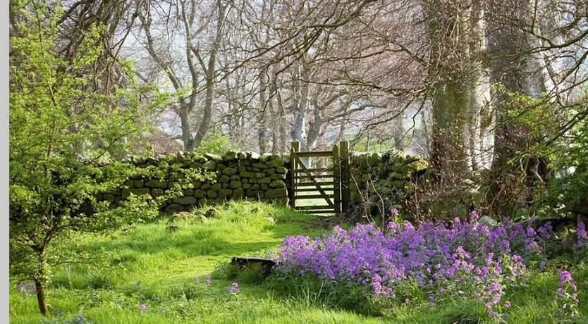 Photo of 2 Bed in Kirkland