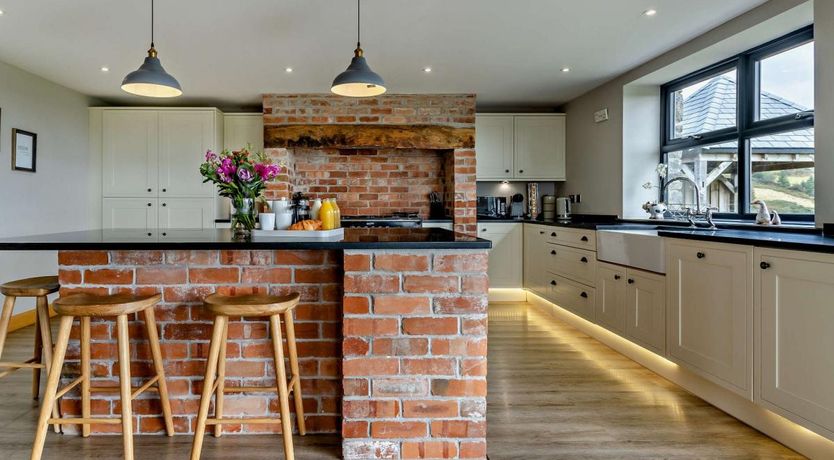 Photo of 5 Bed in Painscastle