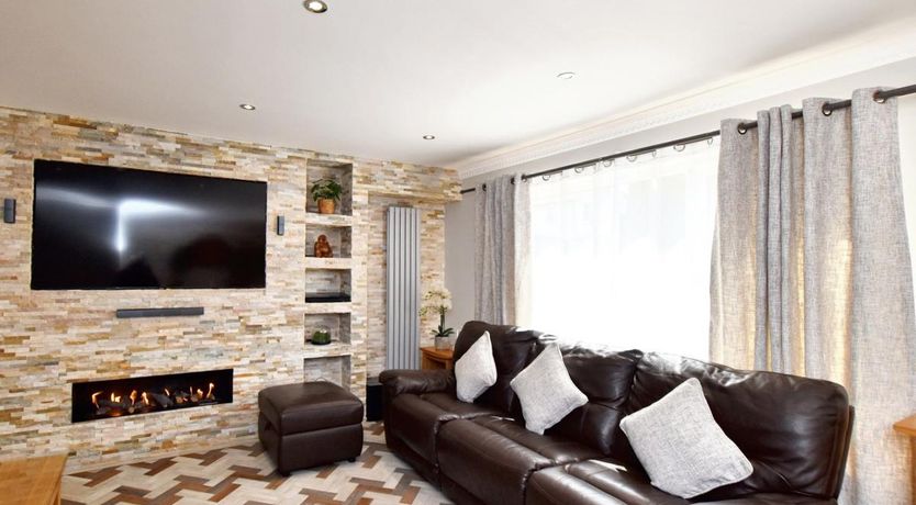 Photo of 4 Bed in Aberuthven