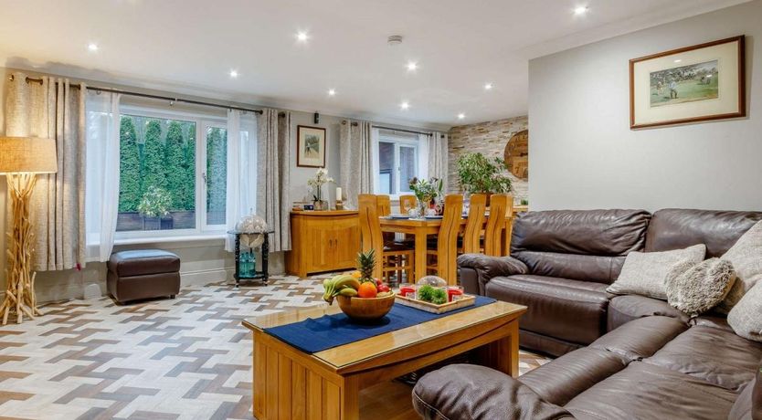 Photo of 4 Bed in Aberuthven