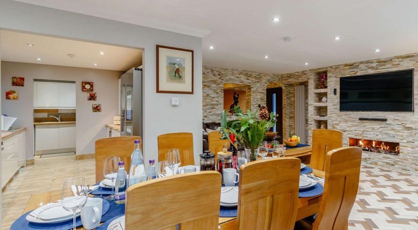 Photo of 4 Bed in Aberuthven