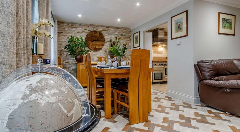 Photo of 4 Bed in Aberuthven