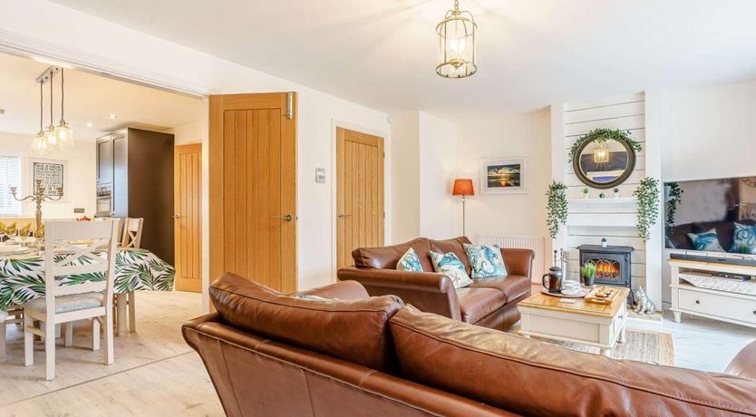 Photo of 4 Bed in Whitby