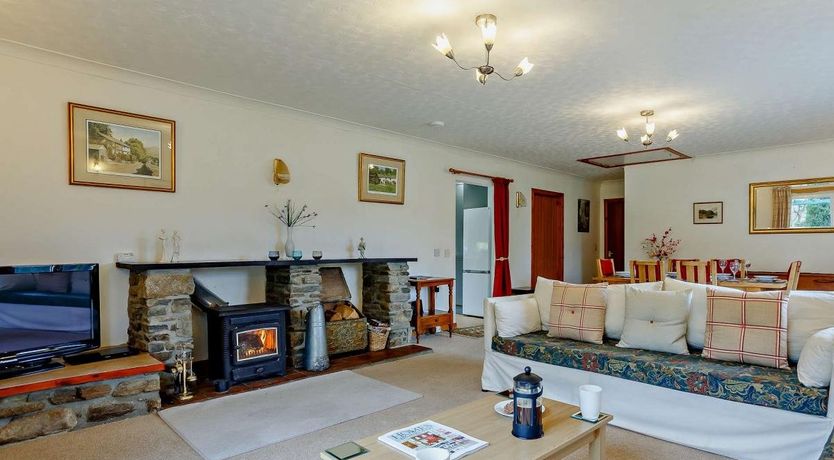 Photo of 3 Bed in Auchterawe