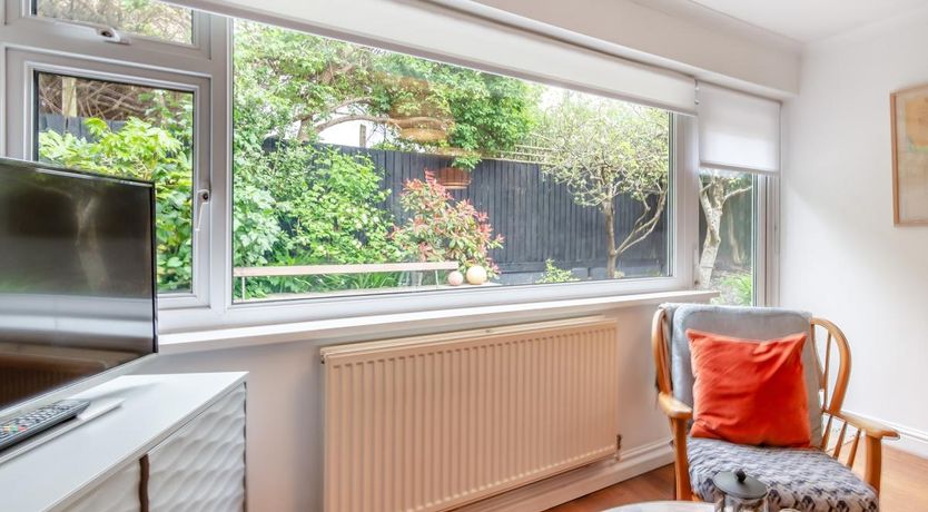 Photo of 1 Bed in Tenby