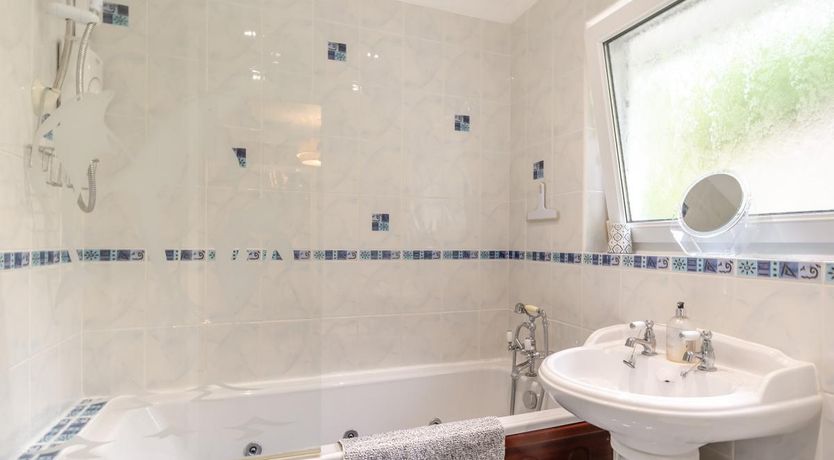 Photo of 1 Bed in Tenby