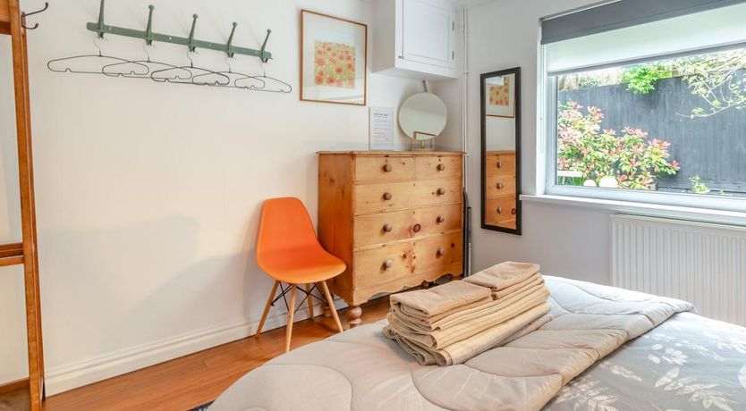 Photo of 1 Bed in Tenby