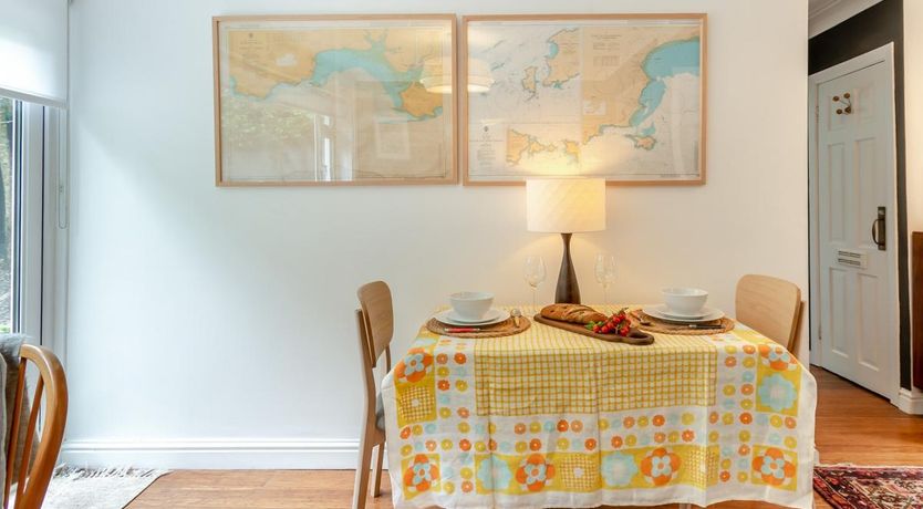 Photo of 1 Bed in Tenby