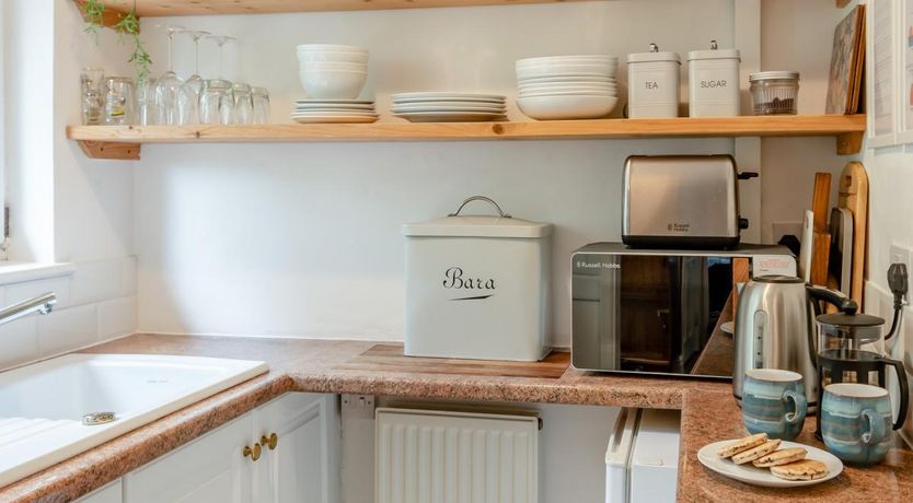 Photo of 1 Bed in Tenby